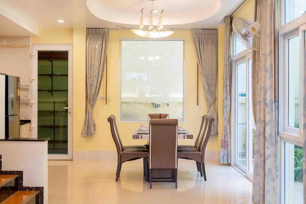 Spacious 4 Bedroom Vacation Rooftop Views * Patong