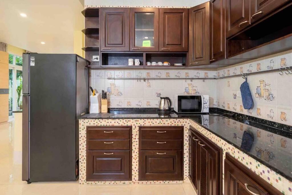 Spacious 4 Bedroom Vacation Rooftop Views Patong