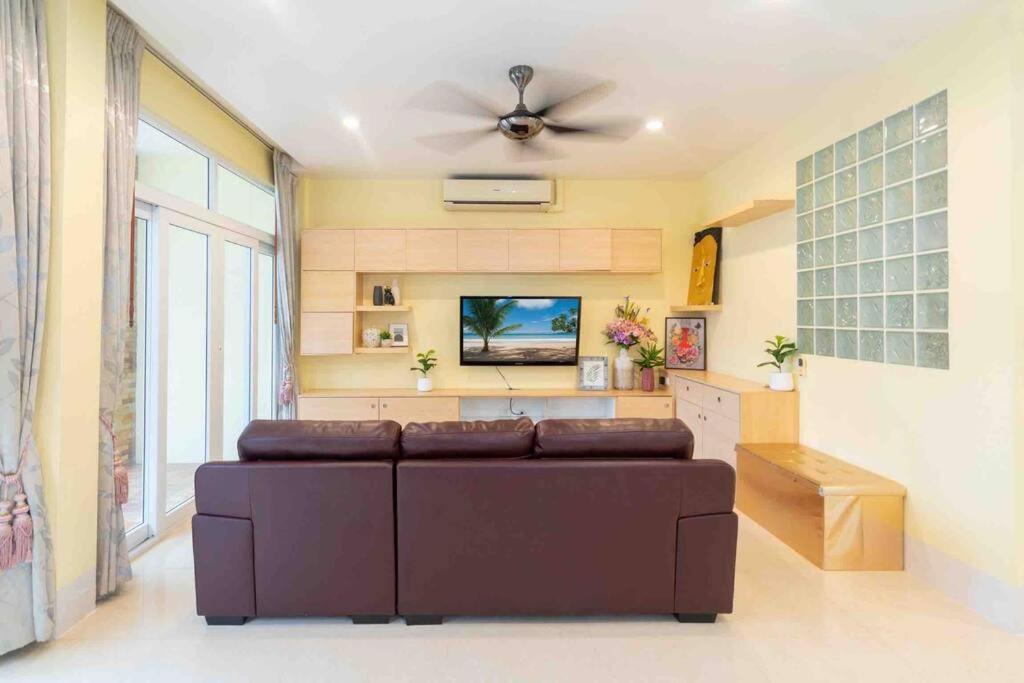 Spacious 4 Bedroom Vacation Rooftop Views Hébergement de vacances