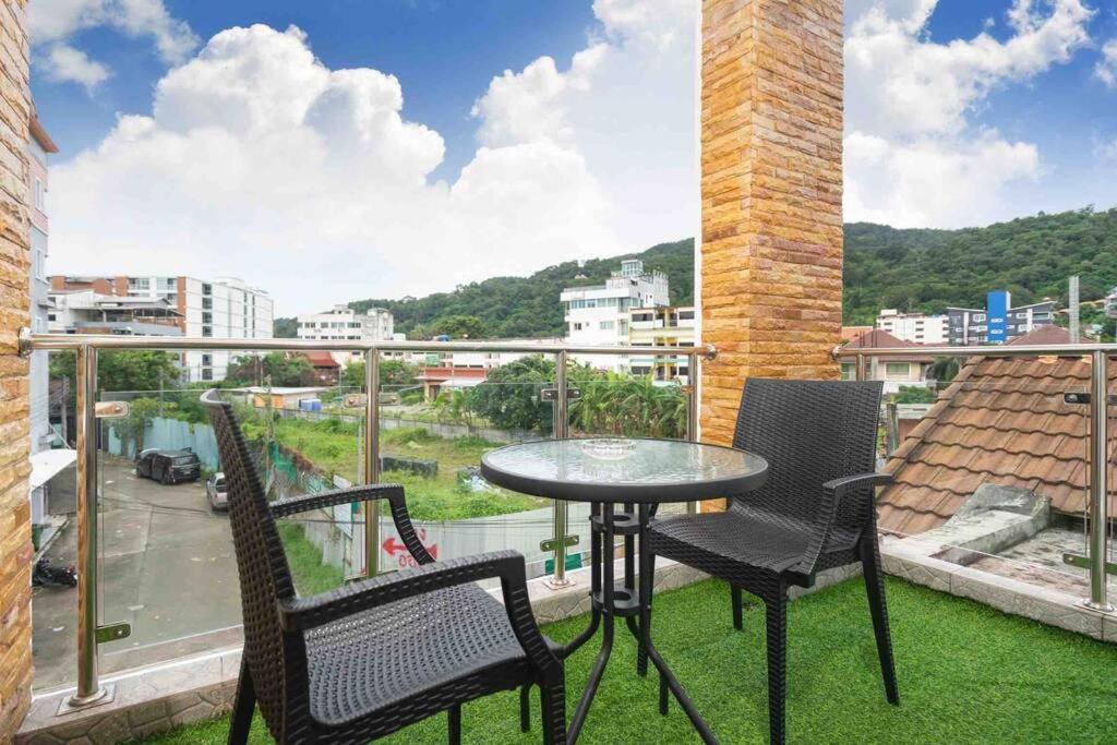 Hébergement de vacances Spacious 4 Bedroom Vacation Rooftop Views *
